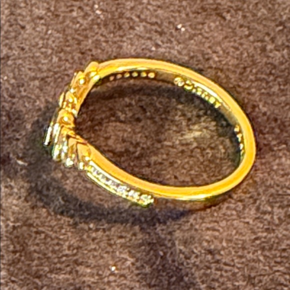 Disney Frozen Queen Anna Tiara Ring from Pandora
14k gold plating size 7 - Picture 6 of 13